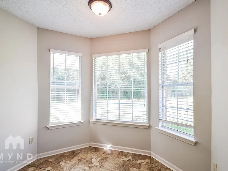 6354 Amanda Oaks Cir N — Photo 10
