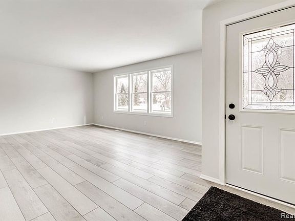 2nd image of 518 Michigan Ave