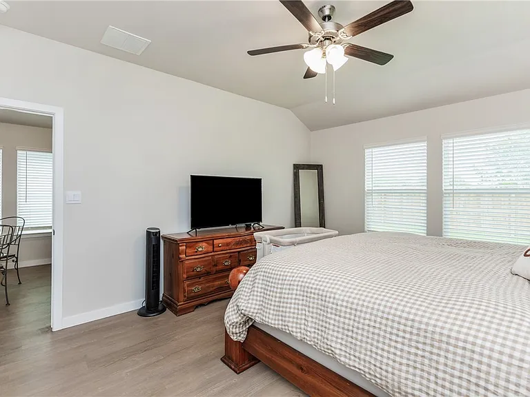 1905 Osbert Nelly Dr — Photo 17