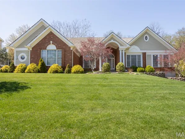 393 Portsmouth Dr, Saint Charles, MO 63303