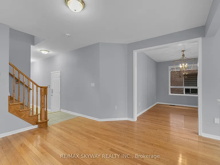 16 Raccoon St — Photo 2