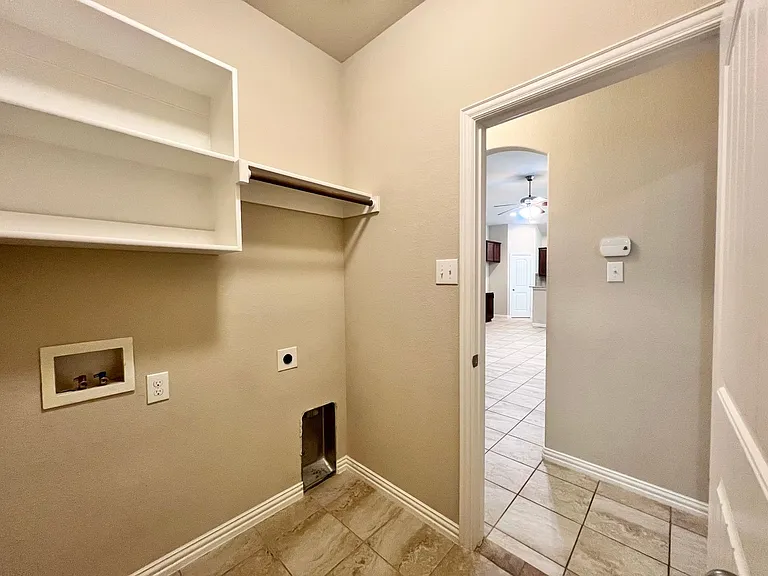 215 Clark Dr — Photo 10