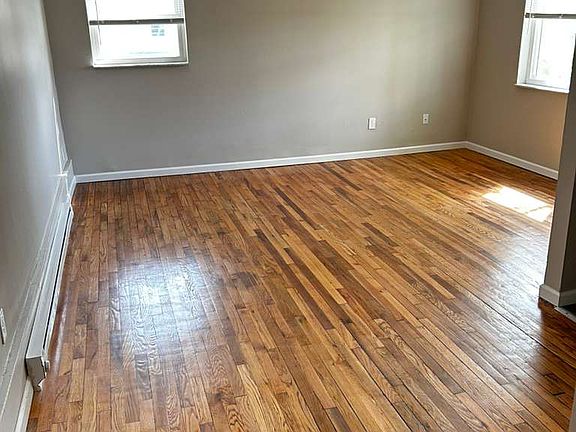 2nd image of 2315 Saint James Ave #17B