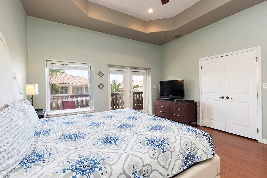3 bed, 2295 sqft, $4,000 — Photo 4