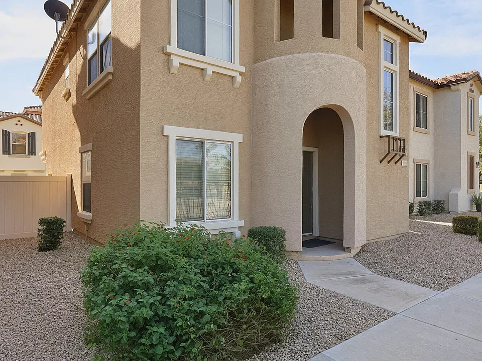 140 W Campbell Ct