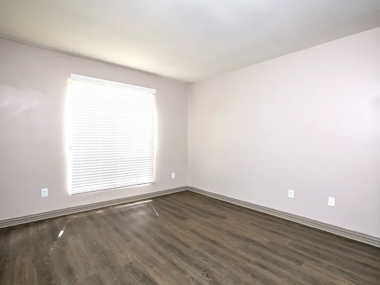 The Burke Apartments — Photo 37
