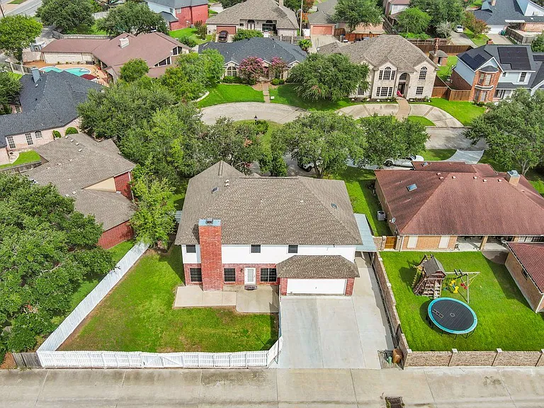 7030 Chiswick Dr — Photo 17