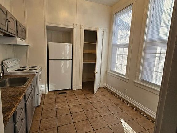 3rd image of 2237 Francis Ln APT 2