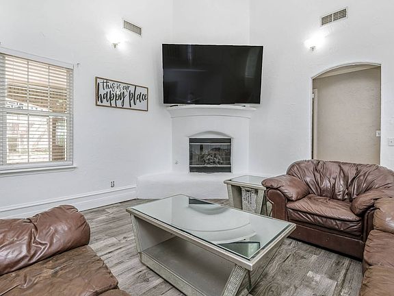 2nd image of 4104 Escondido Pl
