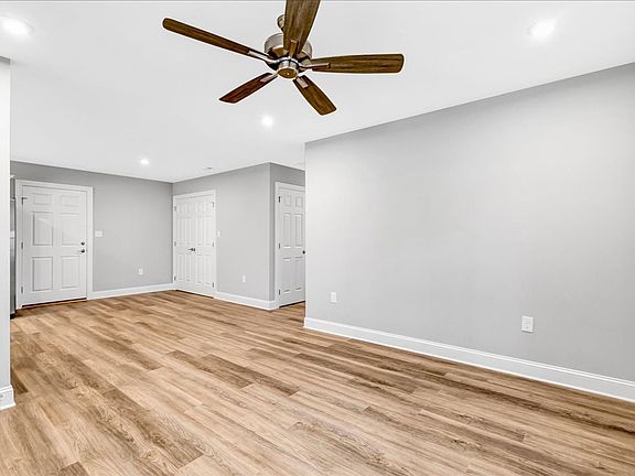 5th image of 46 W 3rd Ave