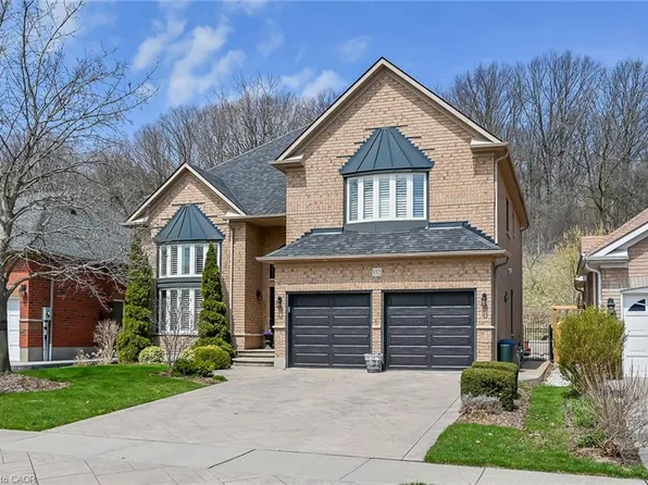 132 Davidson Blvd, Hamilton, ON L9H 7M5