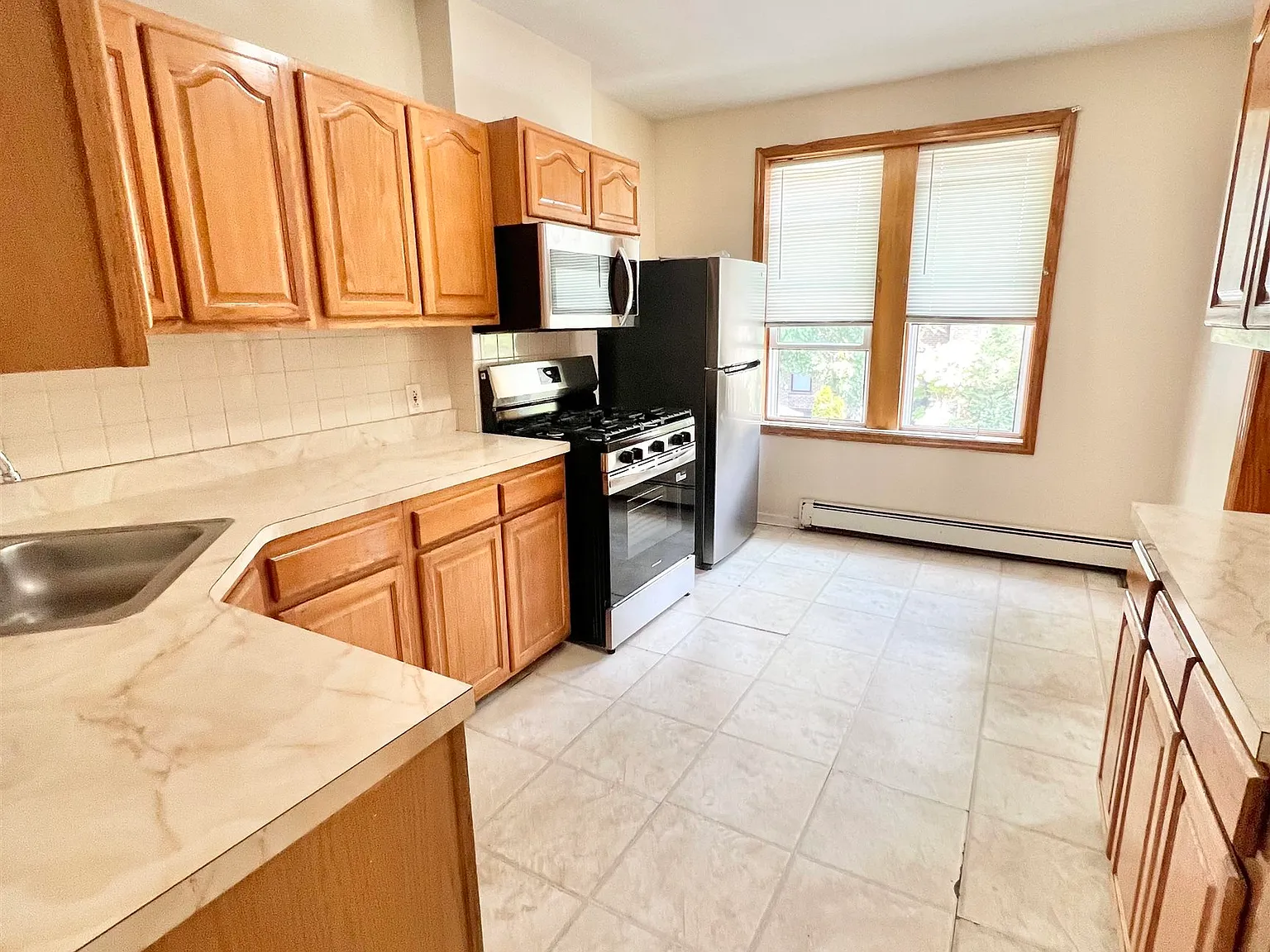 3 bed, 1.0 bath, $2,800 — Photo 4