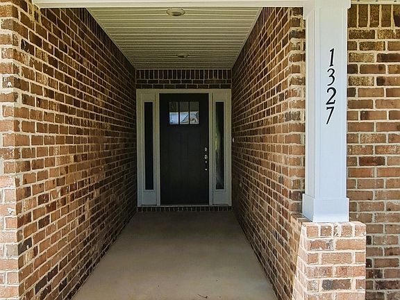 4th image of 1327 Plymouth Dr