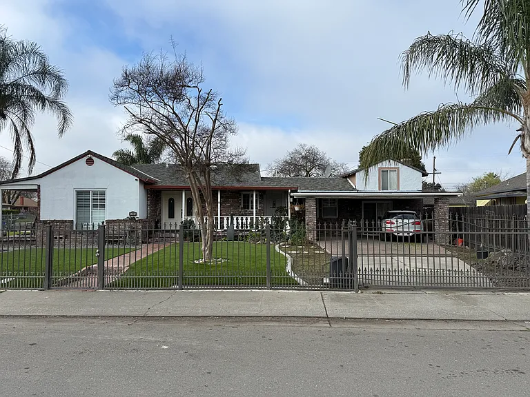 1801 N Funston Ave — Photo 1