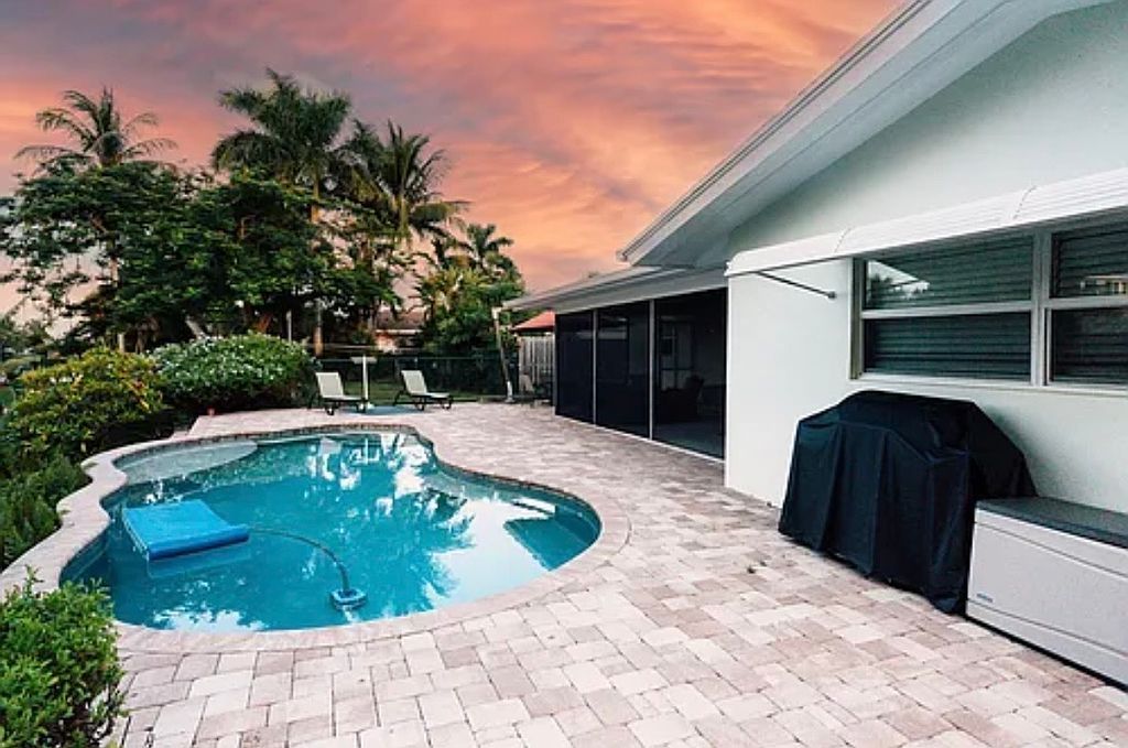 1083 SW 25th Ave - Property Image