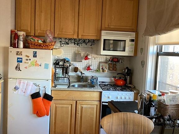 4th image of 170 2nd Ave #7C