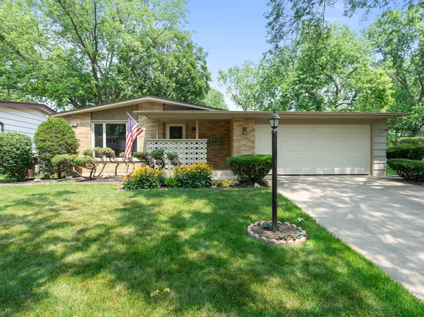 817 W Strieff Ln, Glenwood, IL 60425