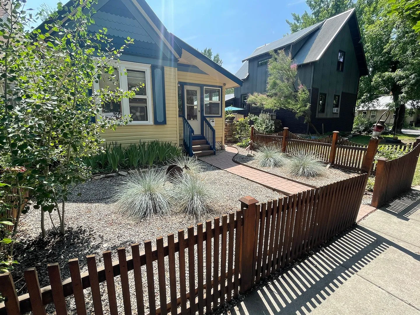 Great location! Furnished 2 bedroom, 1.5 bath House with Bonus Room — Photo 4