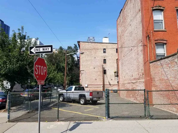 215 Warren St, Jersey City, NJ 07302