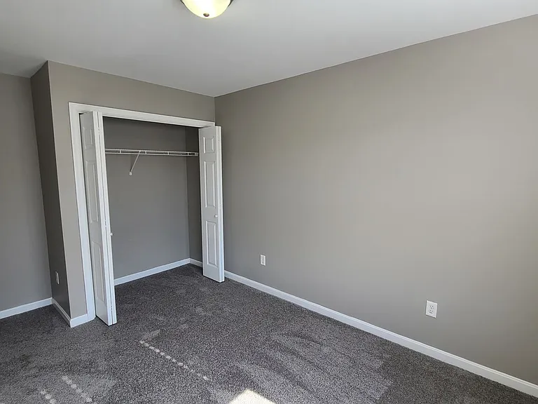 230 Crown Ct — Photo 38
