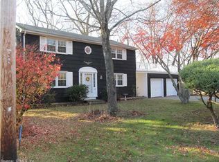 25 Chapman Ln, Gales Ferry, CT 06335