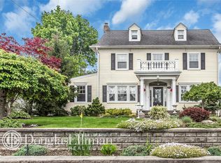 155 Spencer Ave, Lynbrook, NY 11563