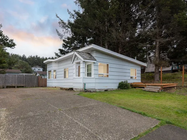 506 SE Inlet Ave, Lincoln City, OR 97367
