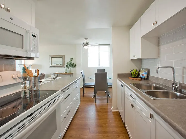 981 Gulf Pl — Photo 3