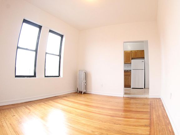 2nd image of 1841 Mohegan Ave #7-1
