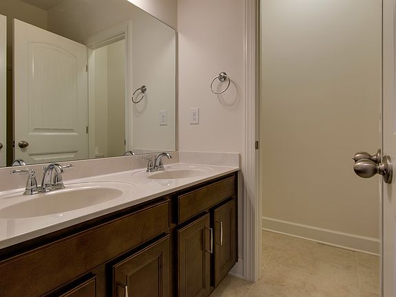 5th image of 1205 Cressy Ln