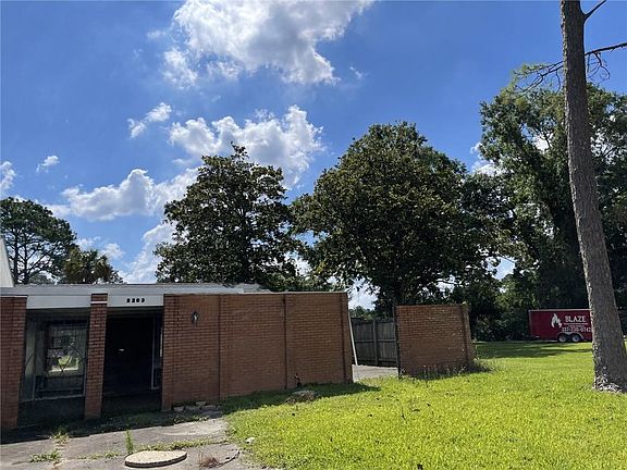 3rd image of 2203 Louisiana Dr
