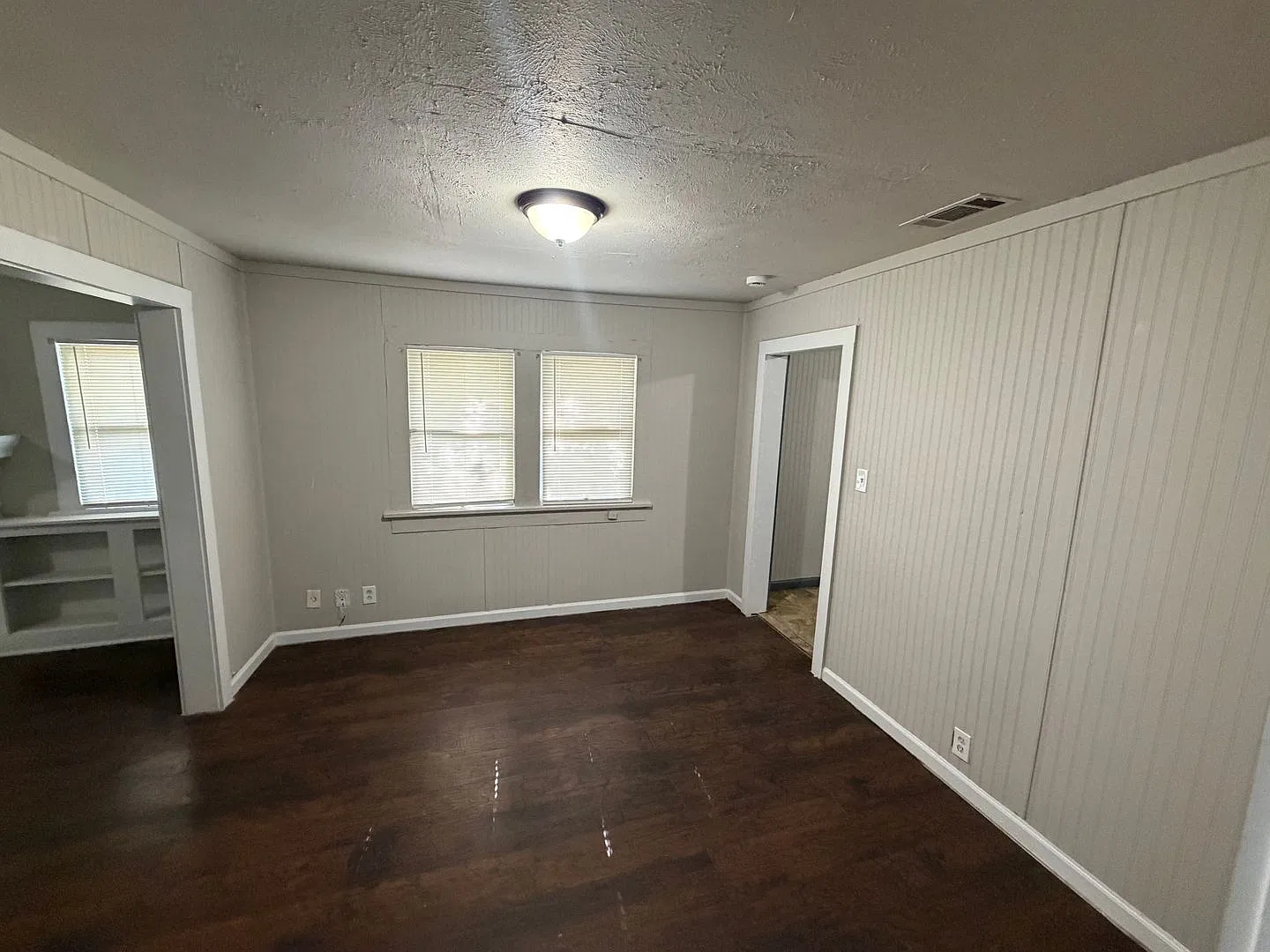 3229 Denman Spacious & Comfortable Home with Large Backyard — Photo 4