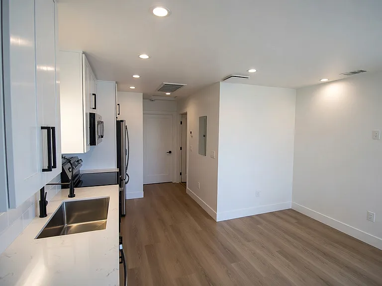 5921 Woodruff Ave #2 — Photo 2