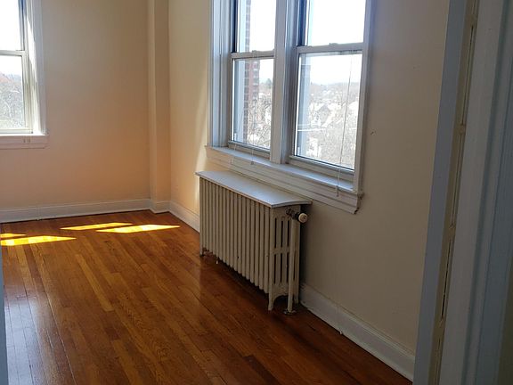 4th image of 11 S Lake Ave #705