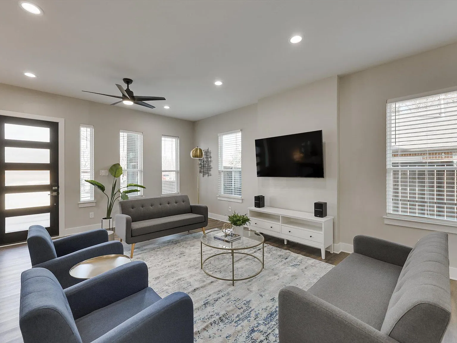 5 bed, 2375 sqft, $8,250 — Photo 4