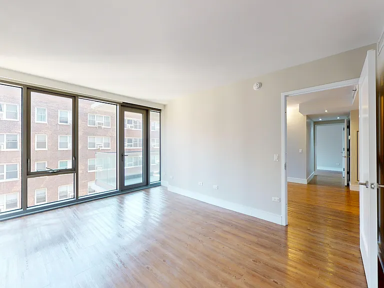 237 E 34th St #1004 — Photo 11