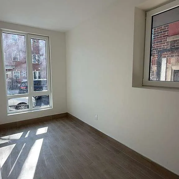 2130 Harrison Ave — Photo 4