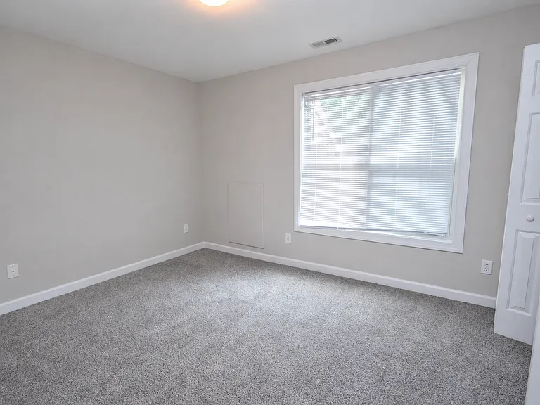 3319 Philmont Dr — Photo 20