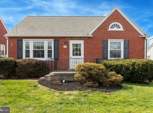 61 W Hamlin Ave, Telford, PA 18969