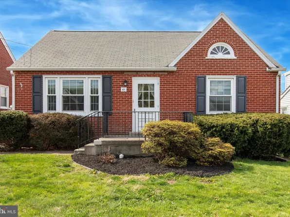 61 W Hamlin Ave, Telford, PA 18969