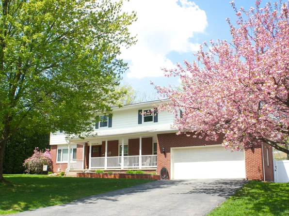 903 Aspen Dr, Mountain Top, PA 18707
