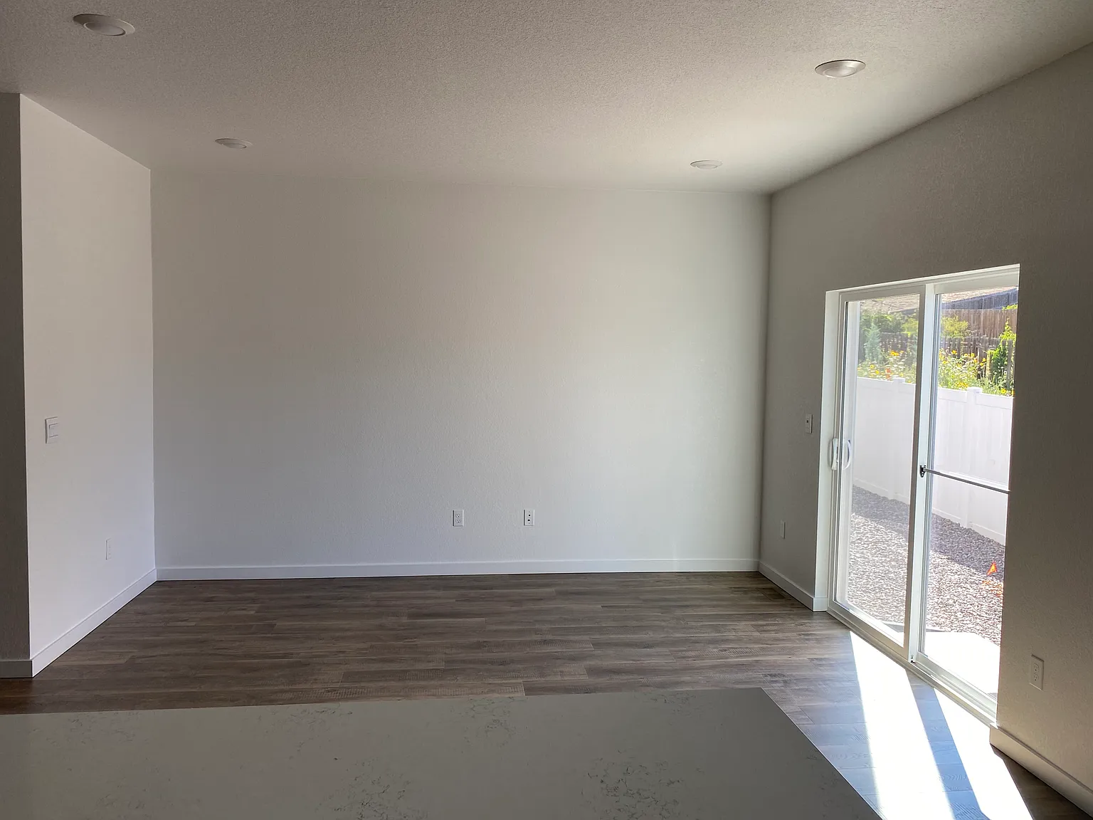 3 bed, 2.5 bath, 1476 sqft, $2,400 — Photo 4