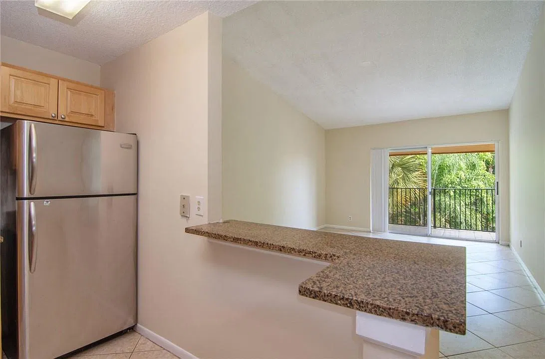 1 bed, 1.0 bath, 734 sqft, $1,750 — Photo 4