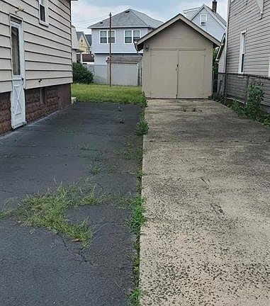 3rd image of 52 Thornall St