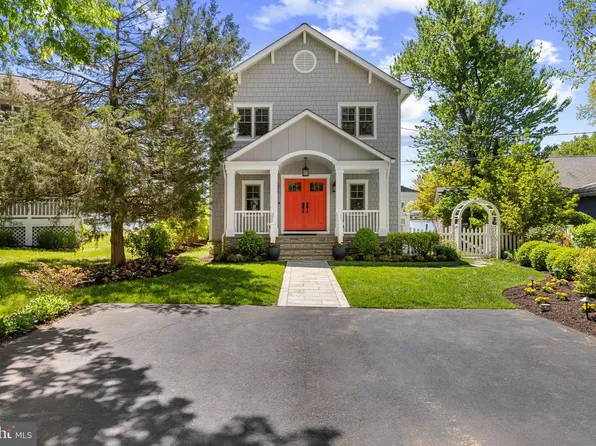 7989 E Riverside Dr, Pasadena, MD 21122