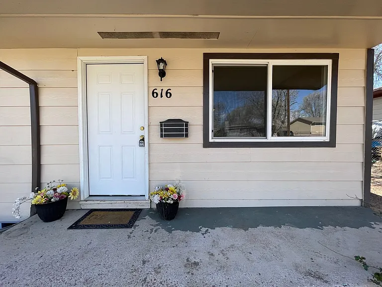 616 Zion Dr — Photo 2