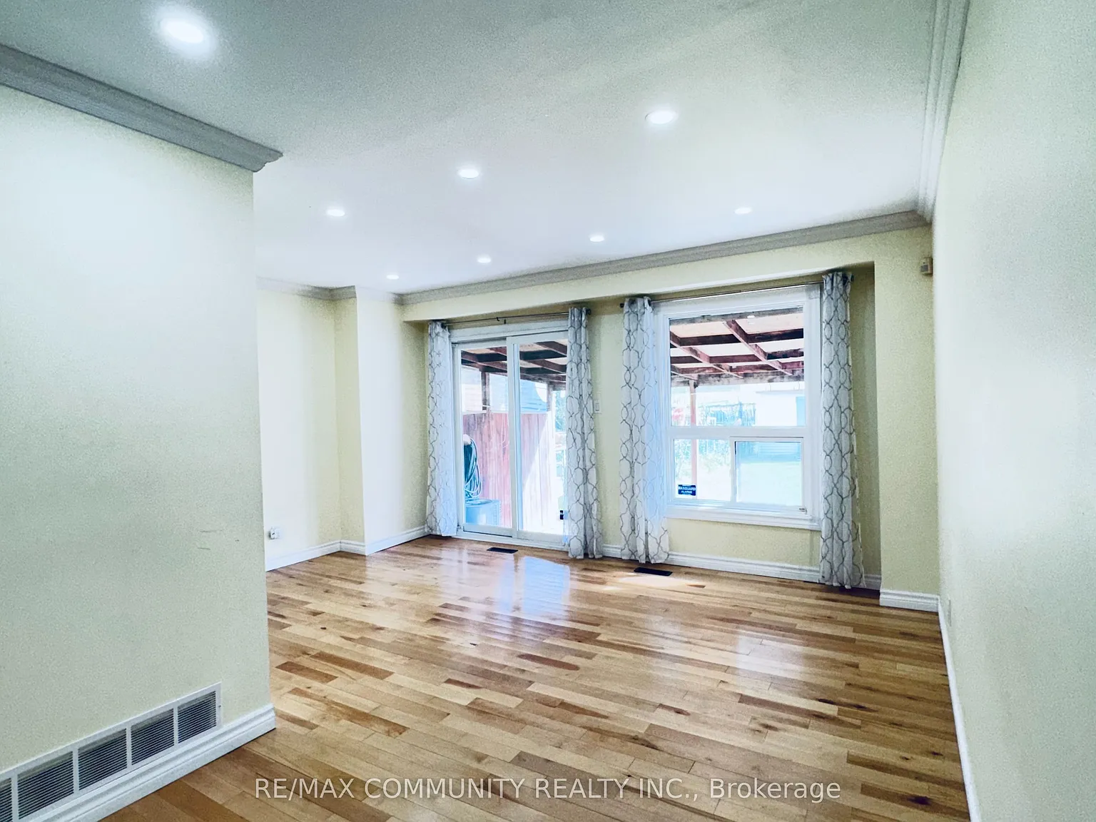 3 bed, $3,000 — Photo 4
