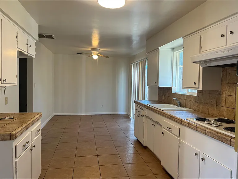 4013 University Ave — Photo 15