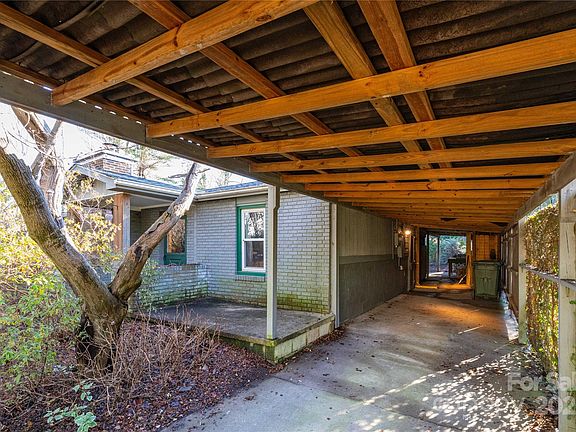3rd image of 329 W Lake Ave