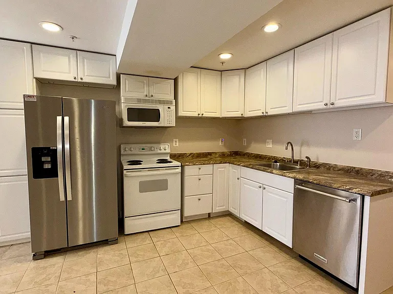 817 Linslade St #LL — Photo 11